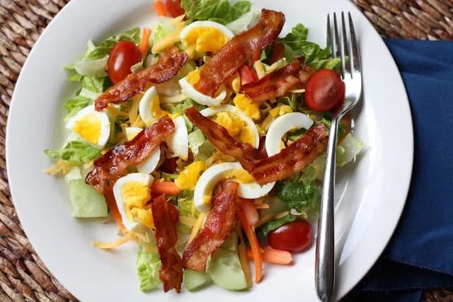 Bacon and Egg Garden Salad