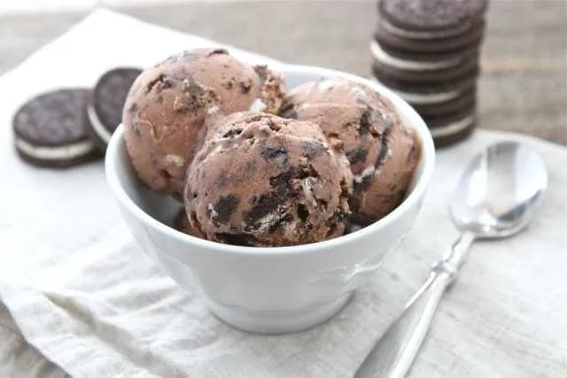 4 Ingredient Chocolate Cookies ‘n’ Cream Ice Cream