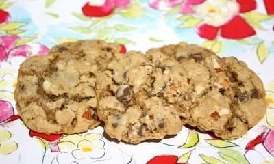 Almond Toffee Chocolate Chip Oatmeal Cookies
