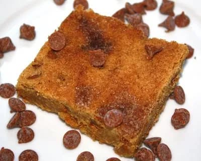 Snickerdoodle Blondies with Cinnamon Chips
